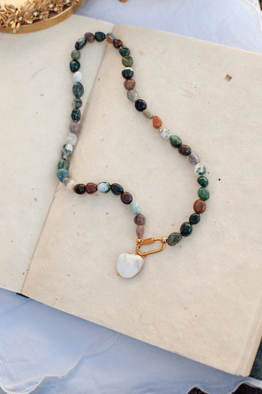 Emerging beauty - necklace