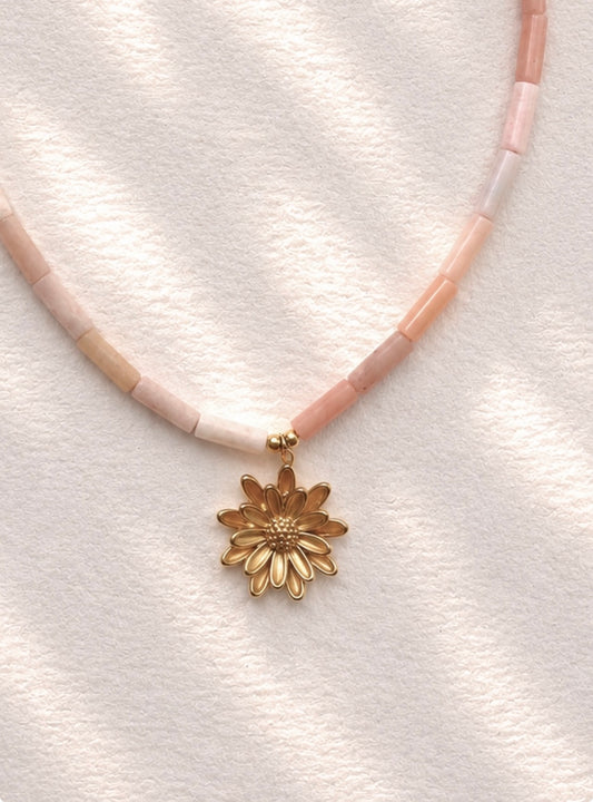 The soft bloom - necklace